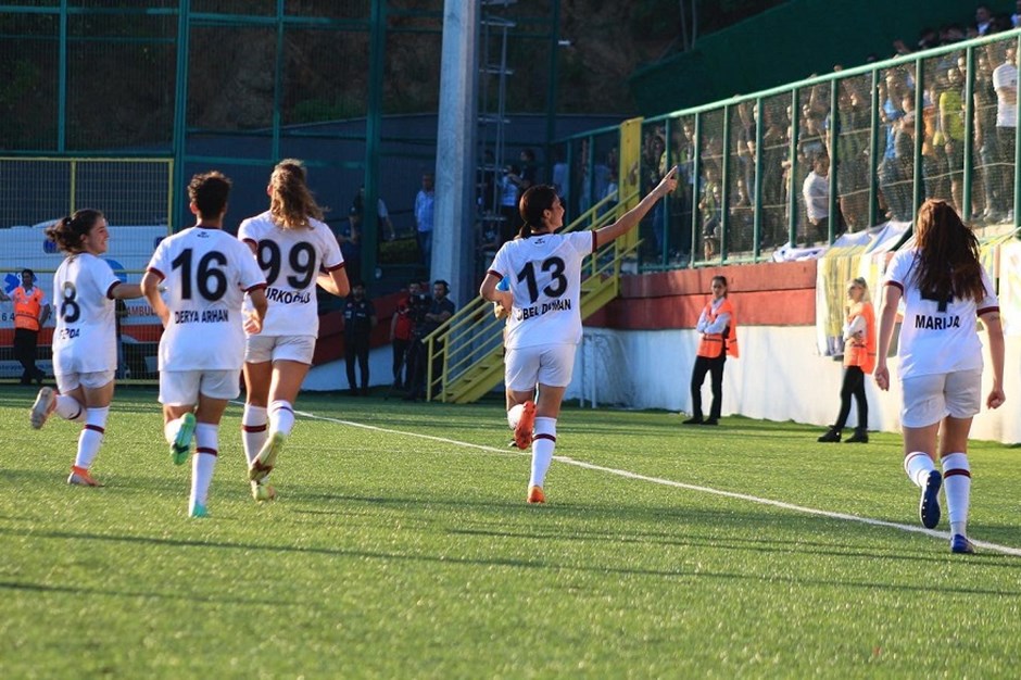 Futbolda TFF 2. Lig ve Kadın Süper Ligi'nde 3. hafta müsabakaları 10 Eylül'de