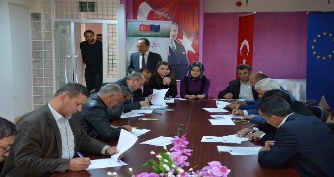 Yeşil Doğa Yerel Eylem Grubu esnaf ve muhtarlarla toplantı yaptı