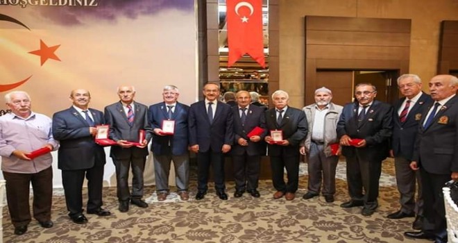 VALİ’DEN MİLLİ MÜCADELE MADALYASI VE BERATI