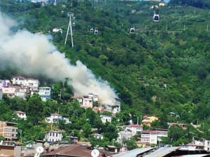 Aziziye Mahallesindeki Yangın Kokuttu