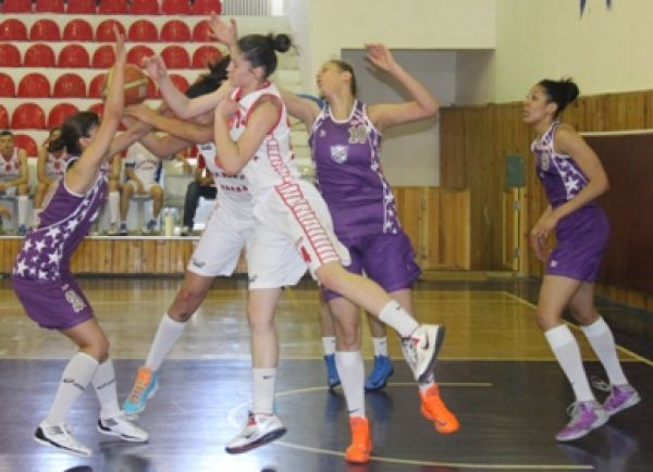 Menekşeler parmak ısırttı