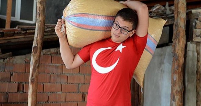 Fındık Çuvallarından Halterde Altın Madalyaya