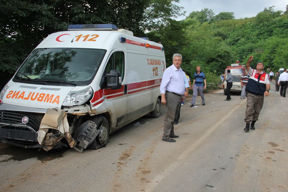 Aybastı Devlet Hastanesi ambulansı kaza yaptı
